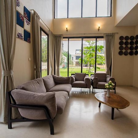 Stayvista'S Greenwoods Villa 10 - City-Center Villa With Private Pool, Terrace, Lift & Carrom Board Лонавла Екстер'єр фото