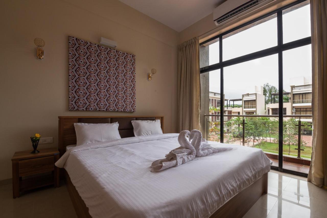 Stayvista'S Greenwoods Villa 10 - City-Center Villa With Private Pool, Terrace, Lift & Carrom Board Лонавла Екстер'єр фото
