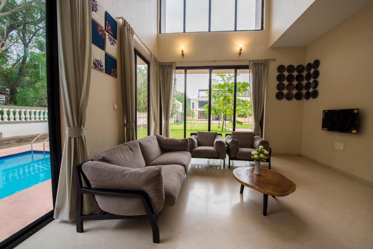 Stayvista'S Greenwoods Villa 10 - City-Center Villa With Private Pool, Terrace, Lift & Carrom Board Лонавла Екстер'єр фото